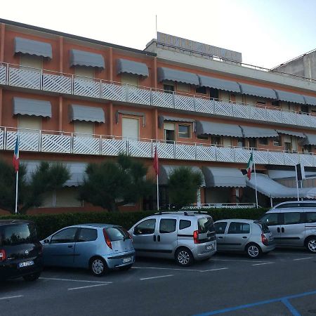 Hotel Milani Lido di Camaiore Buitenkant foto