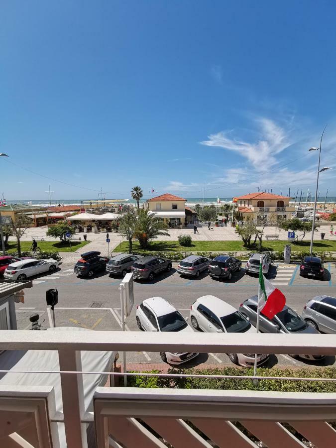 Hotel Milani Lido di Camaiore Buitenkant foto