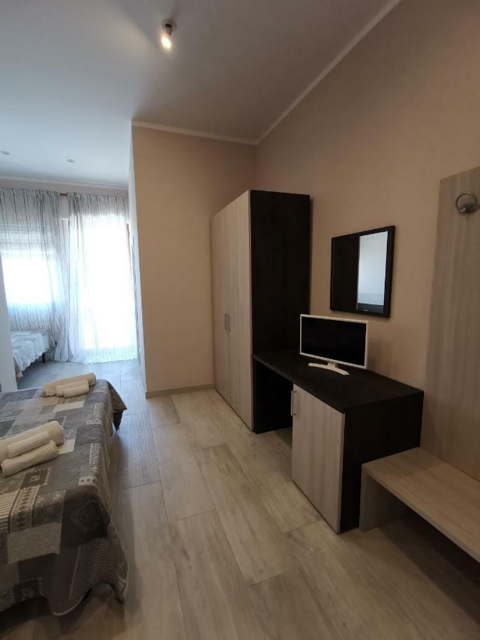 Hotel Milani Lido di Camaiore Buitenkant foto
